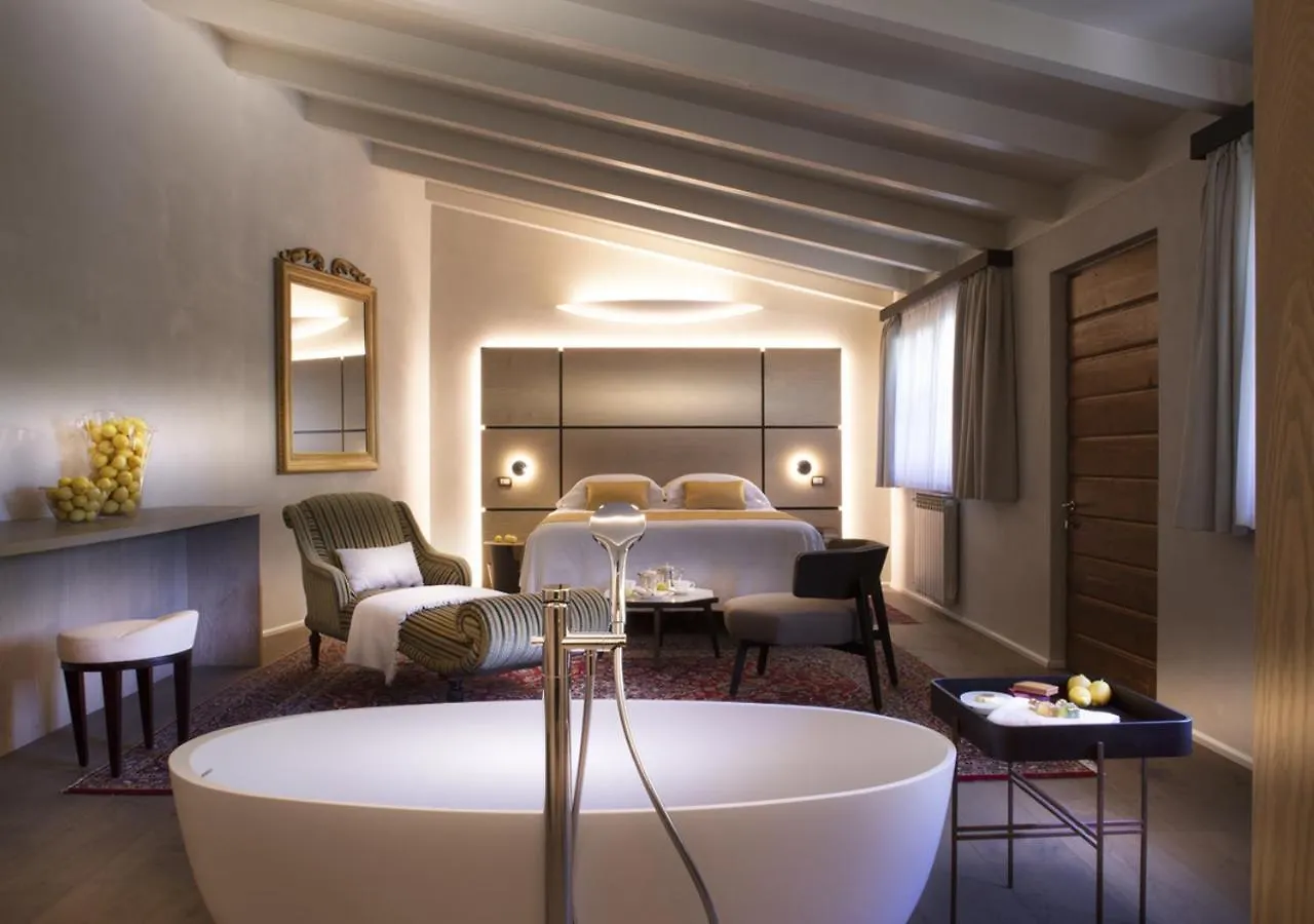 Hotel Villa Giulia Gargnano 4*,  Italy