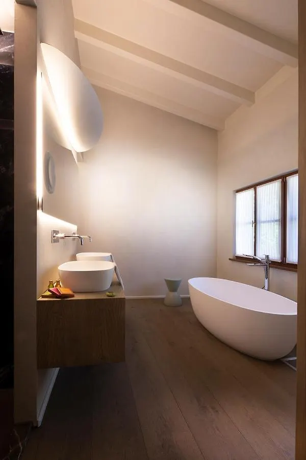 Hotel Villa Giulia Gargnano 4*,  Italy