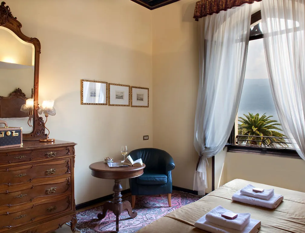 Hotel Villa Giulia Gargnano 4*,  Italy