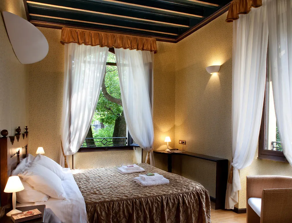 Hotel Villa Giulia Gargnano 4*,