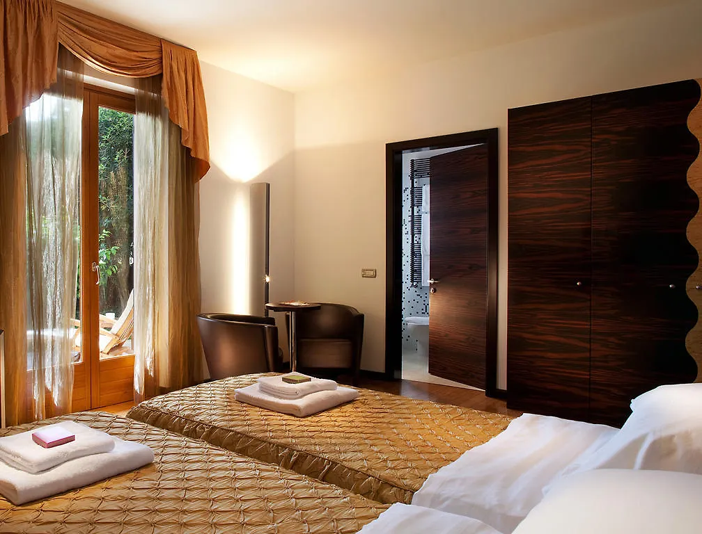 Hotel Villa Giulia Gargnano 4*,