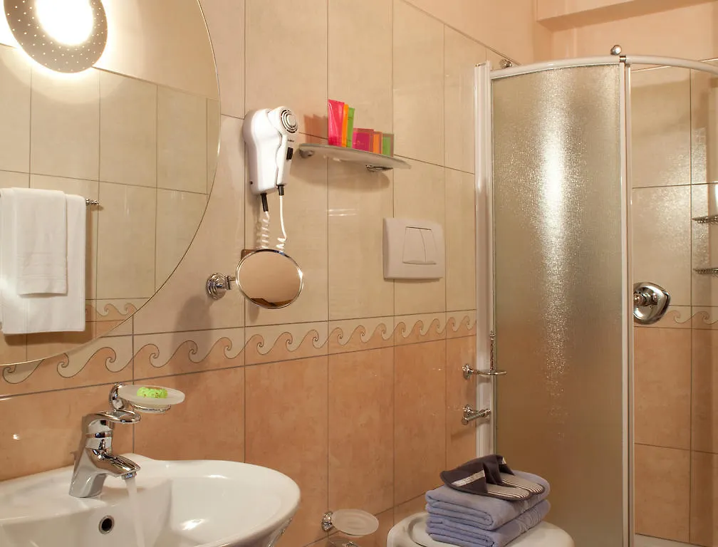 Hotel Villa Giulia Gargnano 4*,