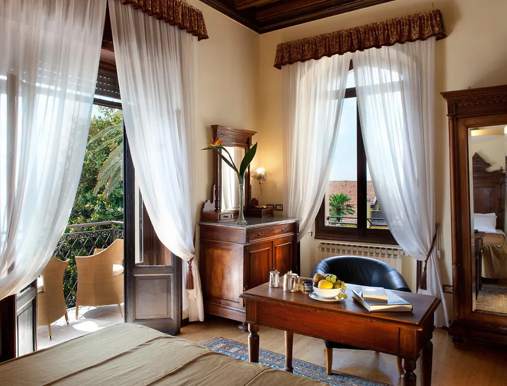 Hotel Villa Giulia Gargnano 4*,
