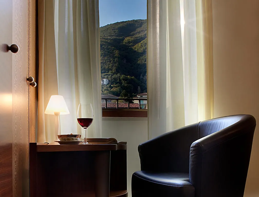 Hotel Villa Giulia Gargnano 4*,